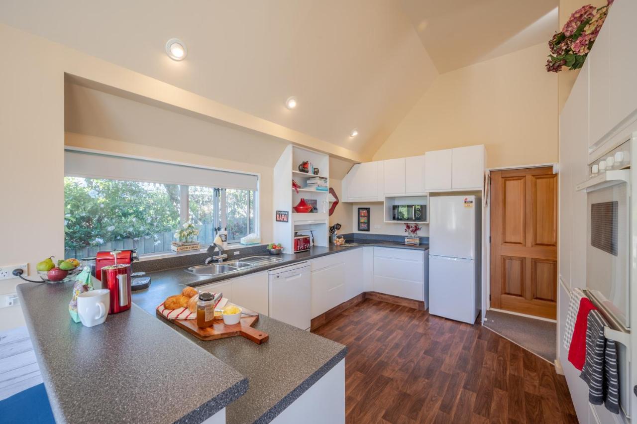 Rose On The Bay - Akaroa Holiday Home Екстериор снимка