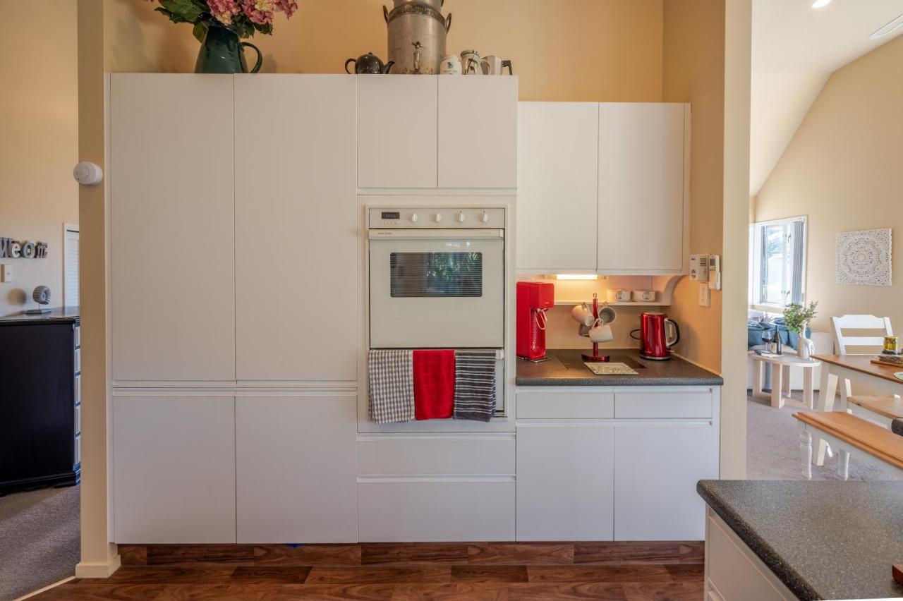 Rose On The Bay - Akaroa Holiday Home Екстериор снимка